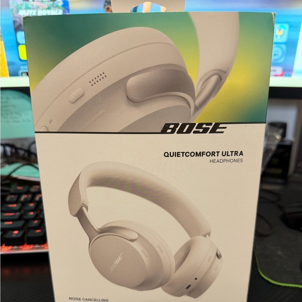 Bose QuietComfort Ultra Headphones in White